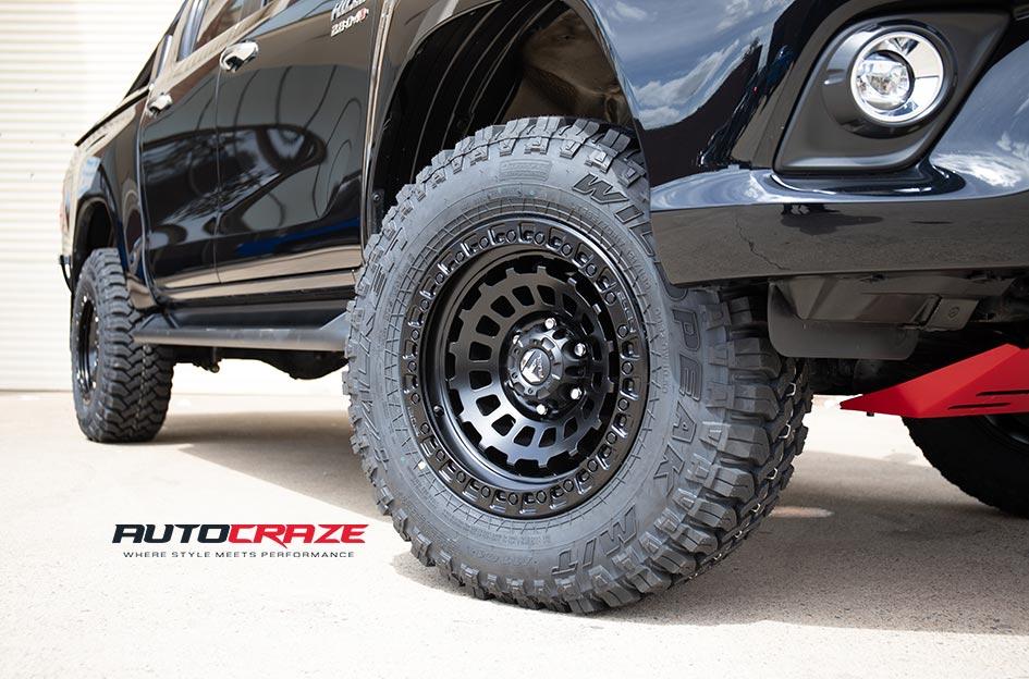 TOYOTA HILUX N80 4WD ZEPHYR MATTE BLACK